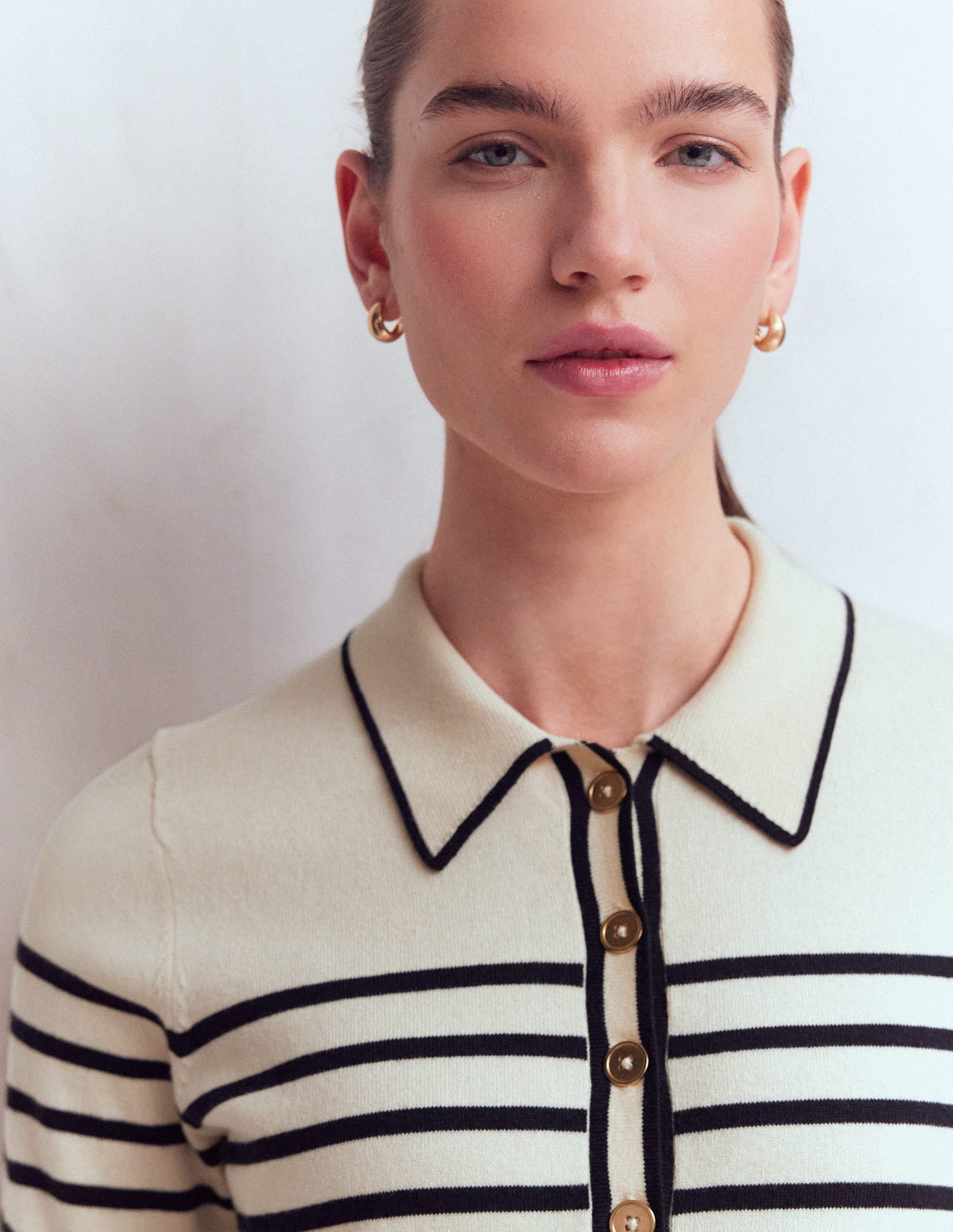 Liz Henley T-Shirt-Ivory. Navy