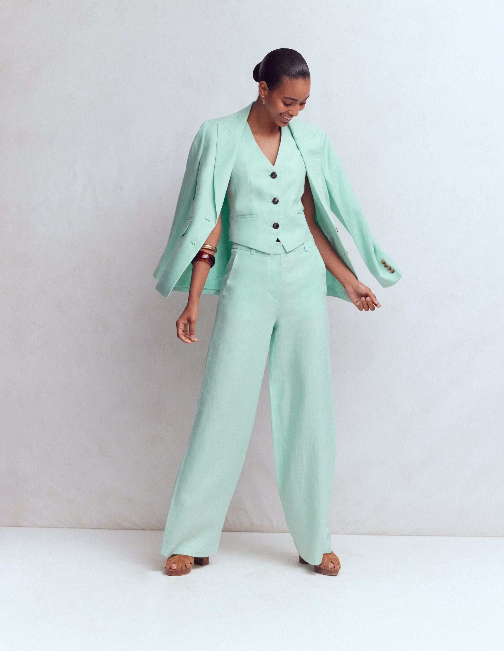 Linen V-Neck Waistcoat-Spearmint