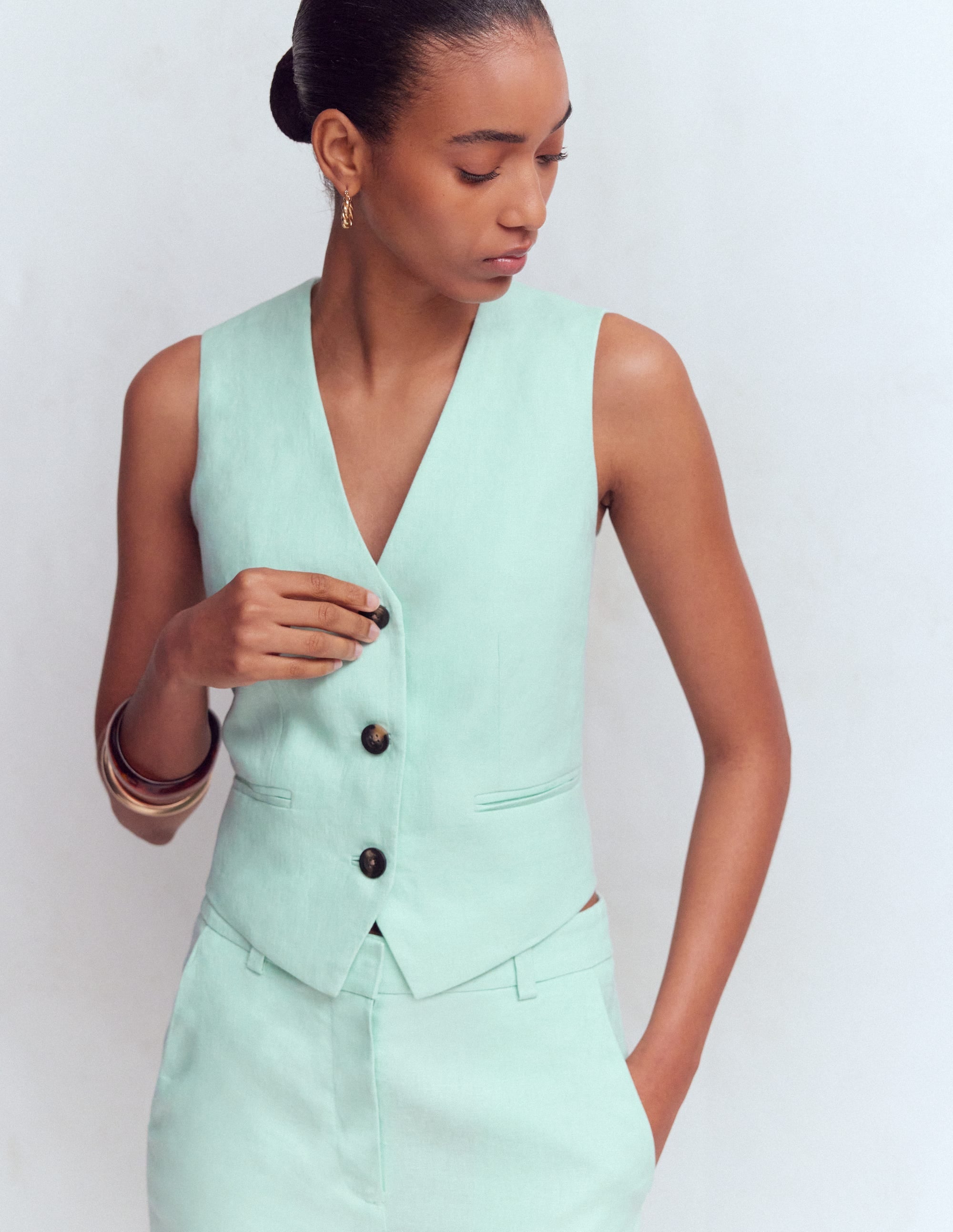 Linen V-Neck Waistcoat-Spearmint